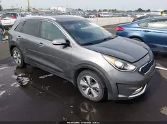 KNDCC3LC3H5090285 2017 KIA NIRO