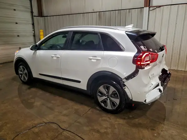 KNDCC3LC3H5095812 2017 KIA NIRO - Image 2