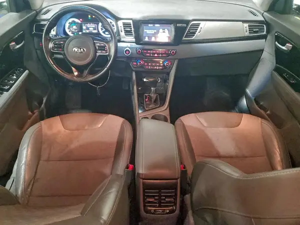KNDCC3LC3H5095812 2017 KIA NIRO - Image 8