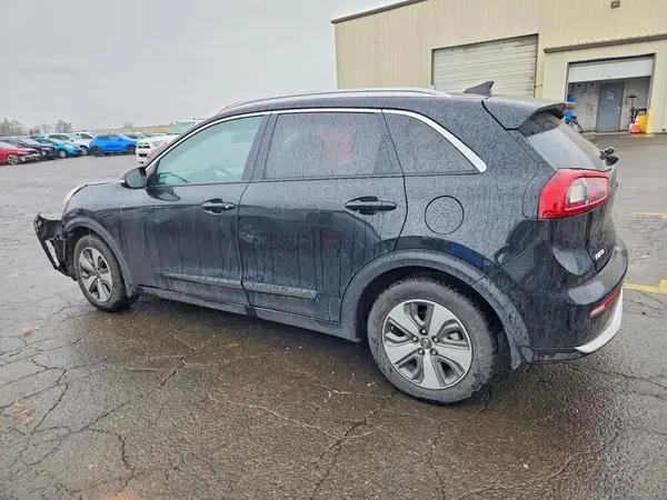 KNDCC3LC3H5099892 2017 KIA NIRO - Image 2