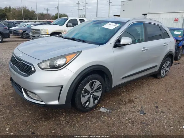 KNDCC3LC3J5124358 2018 KIA NIRO - Image 2