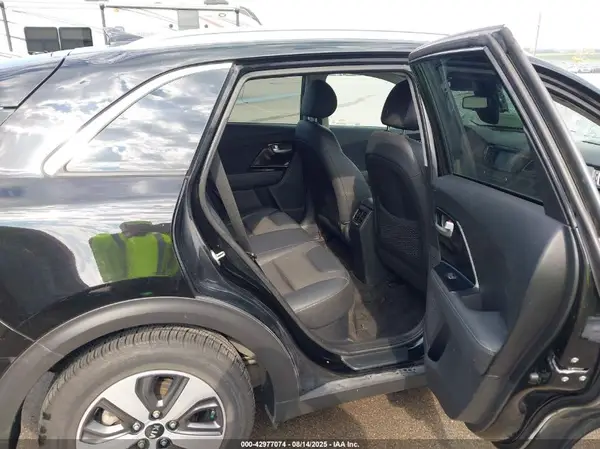 KNDCC3LC3J5140964 2018 KIA NIRO - Image 8