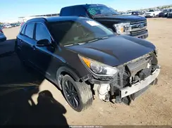 KNDCC3LC3J5171471 2018 KIA NIRO