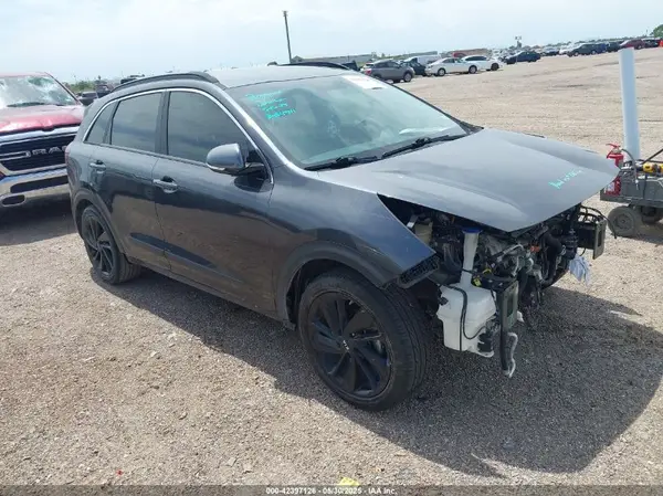 KNDCC3LC3K5218421 2019 KIA NIRO - Image 1