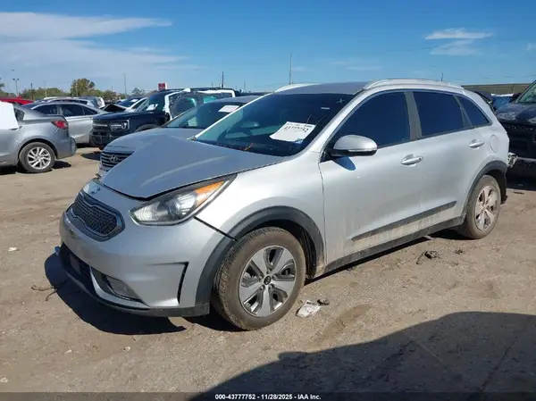 KNDCC3LC3K5219651 2019 KIA NIRO - Image 2