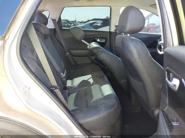 KNDCC3LC3K5219651 2019 KIA NIRO - Image 8