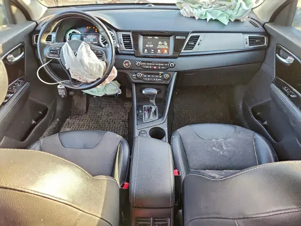 KNDCC3LC3K5273533 2019 KIA NIRO - Image 8