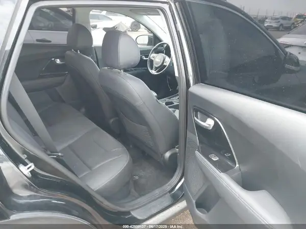 KNDCC3LC3N5515712 2022 KIA NIRO - Image 8