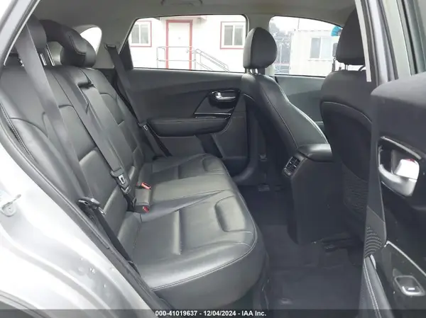 KNDCC3LC3N5537175 2022 KIA NIRO - Image 8