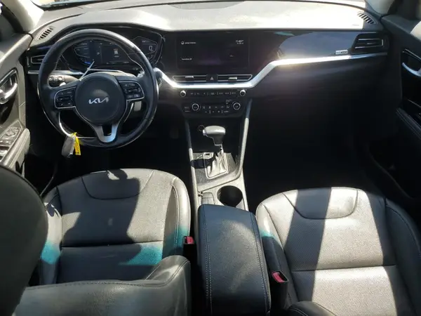 KNDCC3LC3N5547558 2022 KIA NIRO - Image 8