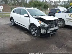KNDCC3LC4H5038681 2017 KIA NIRO