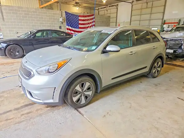 KNDCC3LC4H5052676 2017 KIA NIRO - Image 2