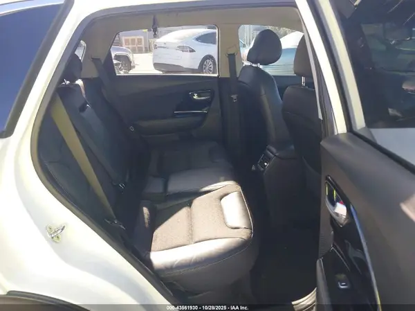KNDCC3LC4H5055433 2017 KIA NIRO - Image 8