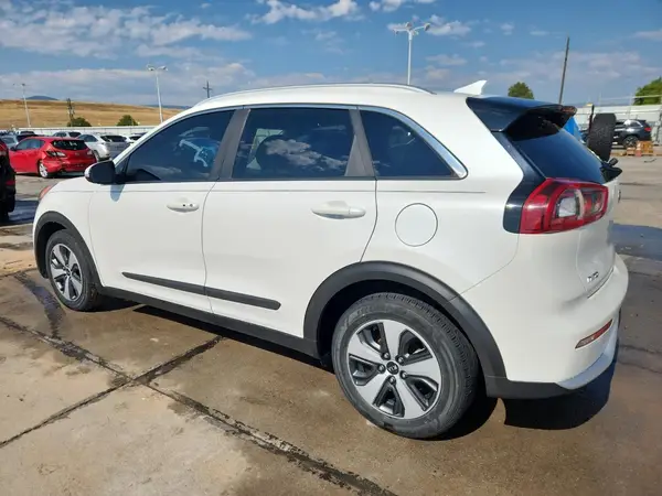 KNDCC3LC4H5056050 2017 KIA NIRO - Image 2