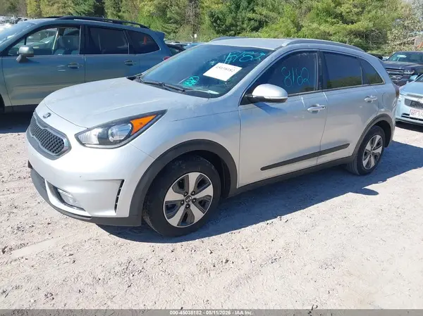 KNDCC3LC4H5056260 2017 KIA NIRO - Image 2