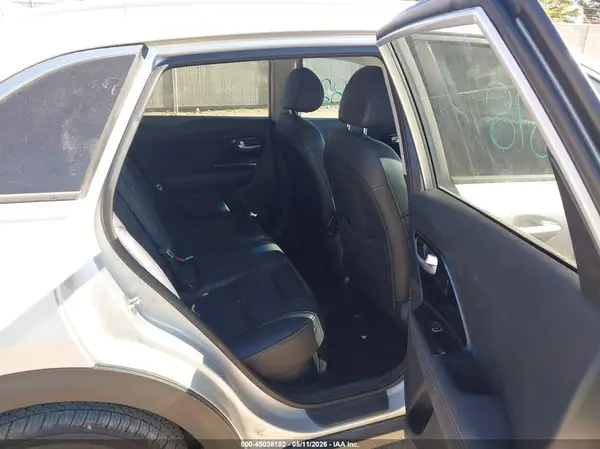 KNDCC3LC4H5056260 2017 KIA NIRO - Image 8