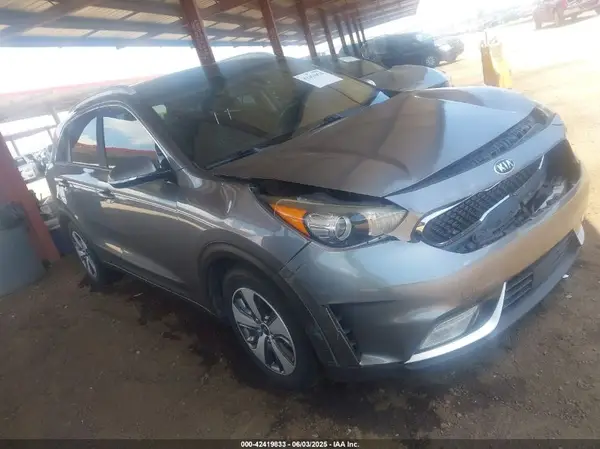 KNDCC3LC4H5057764 2017 KIA NIRO - Image 1