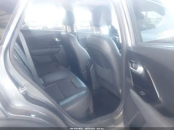 KNDCC3LC4H5057764 2017 KIA NIRO - Image 8