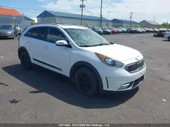 KNDCC3LC4H5058672 2017 KIA NIRO