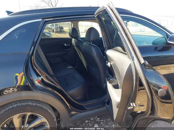 KNDCC3LC4H5064522 2017 KIA NIRO - Image 8
