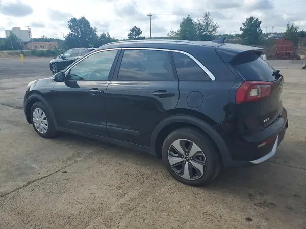 KNDCC3LC4H5065900 2017 KIA NIRO - Image 2