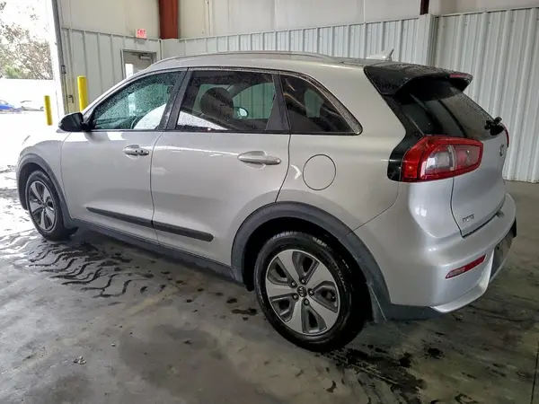 KNDCC3LC4H5068263 2017 KIA NIRO - Image 2