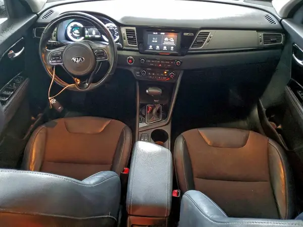 KNDCC3LC4H5068263 2017 KIA NIRO - Image 8