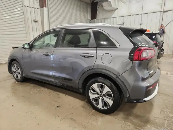 KNDCC3LC4H5068750 2017 KIA NIRO - Image 2