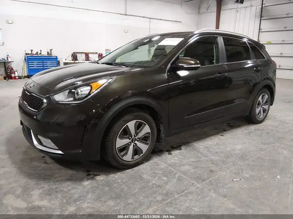 KNDCC3LC4H5068781 2017 KIA NIRO - Image 2