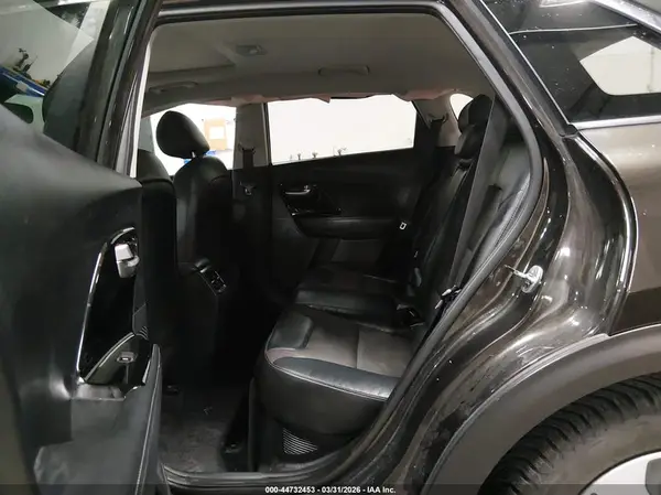 KNDCC3LC4H5068781 2017 KIA NIRO - Image 8
