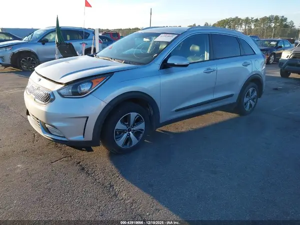 KNDCC3LC4H5069185 2017 KIA NIRO - Image 2