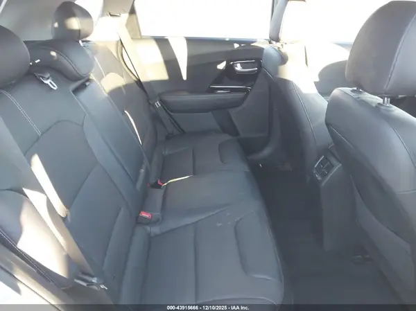 KNDCC3LC4H5069185 2017 KIA NIRO - Image 8
