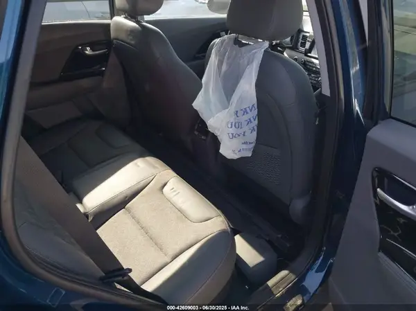 KNDCC3LC4H5079506 2017 KIA NIRO - Image 8