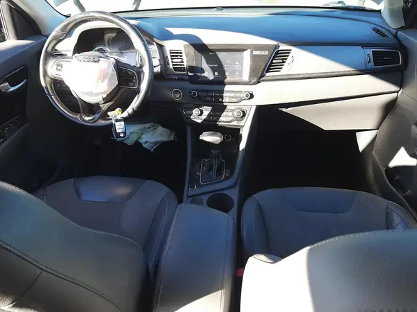 KNDCC3LC4H5080784 2017 KIA NIRO - Image 8