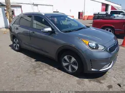 KNDCC3LC4H5086746 2017 KIA NIRO