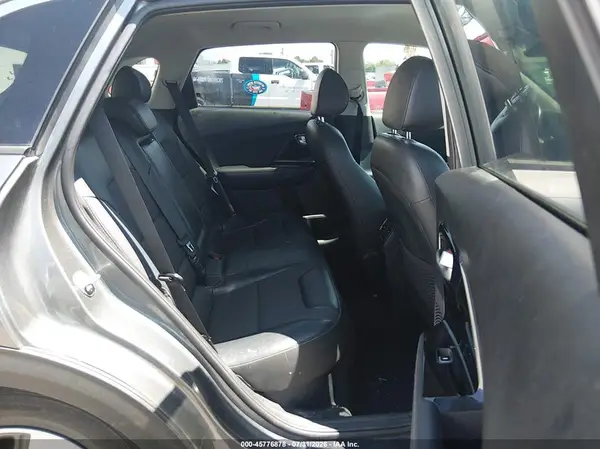 KNDCC3LC4H5086746 2017 KIA NIRO - Image 8