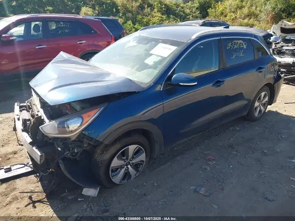 KNDCC3LC4J5157014 2018 KIA NIRO - Image 2
