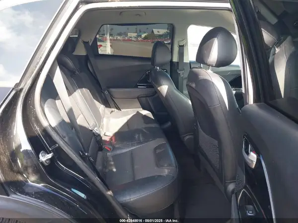 KNDCC3LC4J5161709 2018 KIA NIRO - Image 8