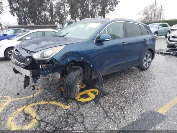 KNDCC3LC4K5328006 2019 KIA NIRO - Image 2
