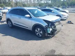 KNDCC3LC5H5036082 2017 KIA NIRO