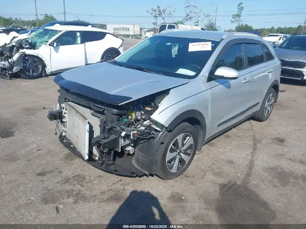 KNDCC3LC5H5036082 2017 KIA NIRO - Image 2