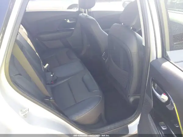 KNDCC3LC5H5036082 2017 KIA NIRO - Image 8