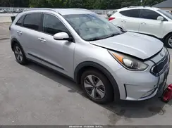 KNDCC3LC5H5037281 2017 KIA NIRO