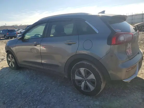 KNDCC3LC5H5050127 2017 KIA NIRO - Image 2