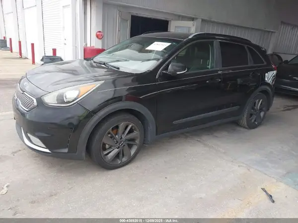KNDCC3LC5H5052976 2017 KIA NIRO - Image 2