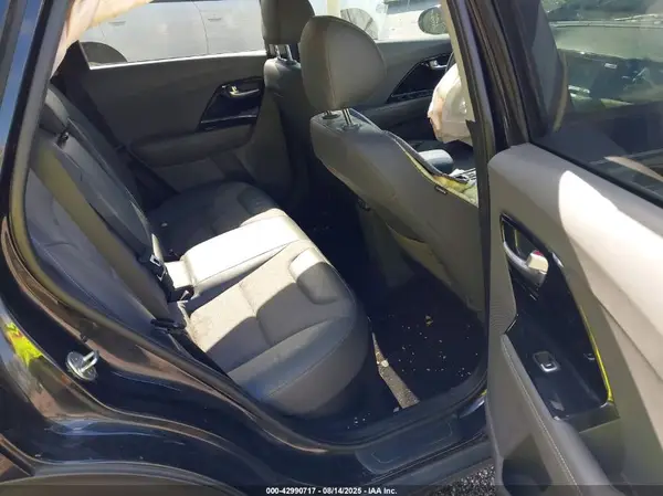 KNDCC3LC5H5056557 2017 KIA NIRO - Image 8