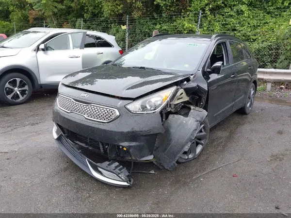 KNDCC3LC5H5064450 2017 KIA NIRO - Image 2