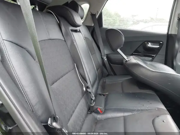 KNDCC3LC5H5064450 2017 KIA NIRO - Image 8