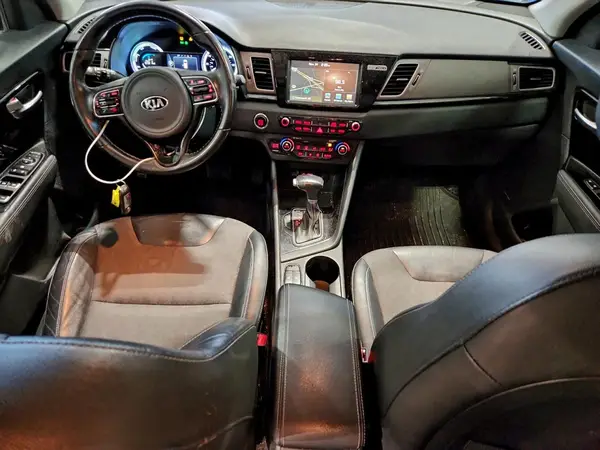 KNDCC3LC5H5068028 2017 KIA NIRO - Image 8