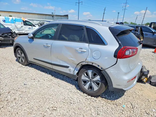 KNDCC3LC5H5068739 2017 KIA NIRO - Image 2